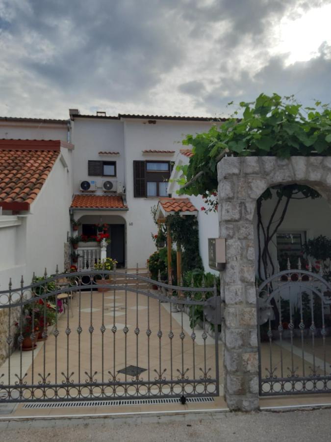 Apartmani Jozefina Omišalj Exteriér fotografie